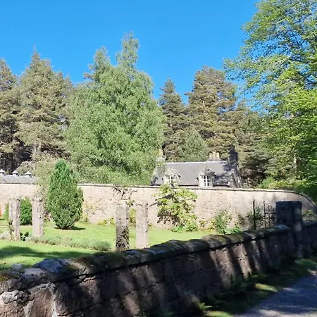 Cambus O' May Traditional Highland Hotel Ballater Room photo