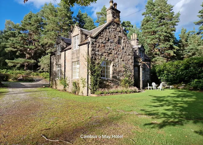 Cambus O\' May Traditional Highland Hotel