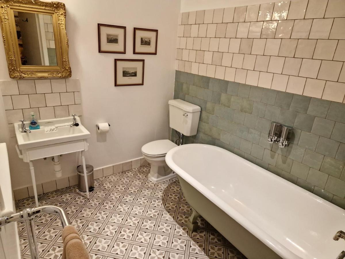 Hotel Cambus O' Traditional Highland *