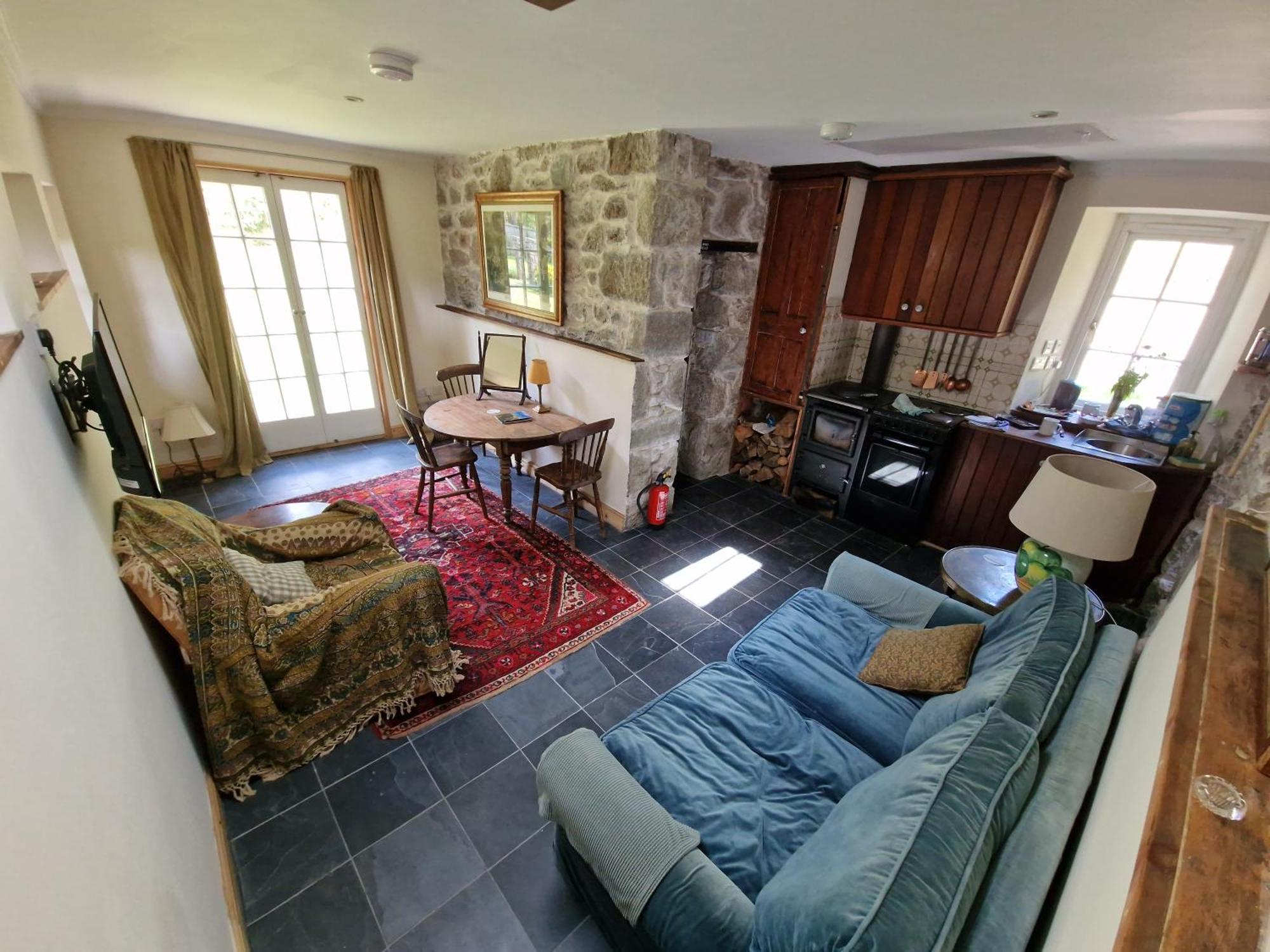 Cambus O' Traditional Highland Hotel *