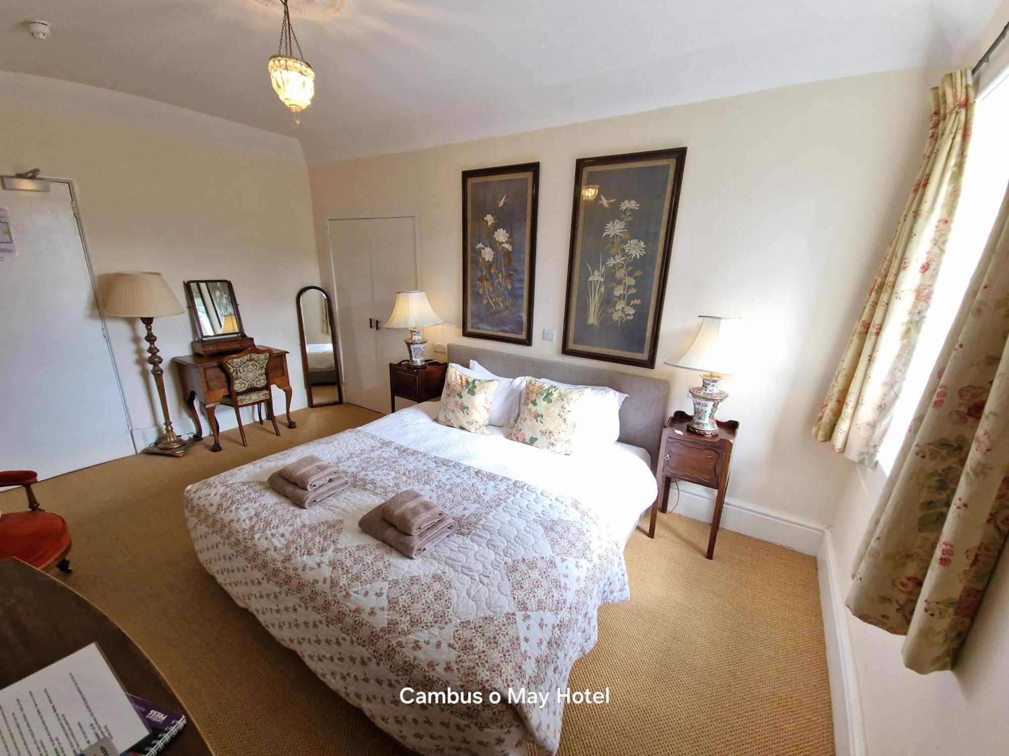 Cambus O' Traditional Highland Hotel *